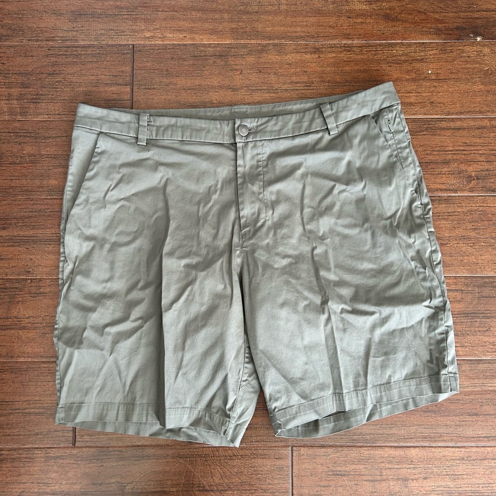 Lululemon Commission Short Slim *Chino 9" Size 38 Green